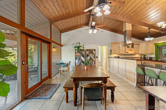 9835 Edgelake Dr, La Mesa CA: https://media.crmls.org/mediaz/98d9f583-efc6-498f-8aa3-db3f6e08ca35.jpg