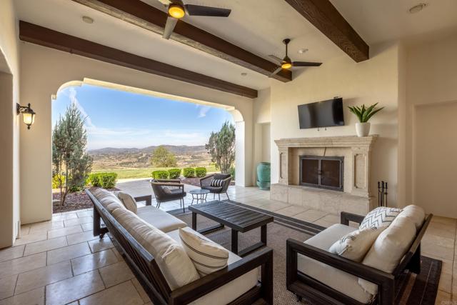 Detail Gallery Image 18 of 31 For 8136 Entrada De Luz, San Diego,  CA 92127 - 5 Beds | 5/2 Baths