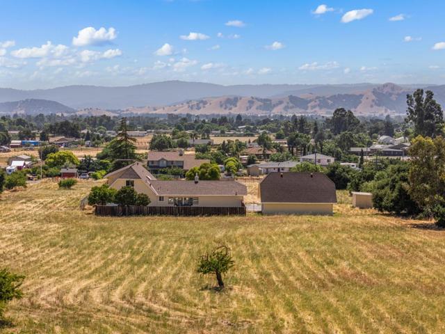 10980 New Avenue, Gilroy CA: https://media.crmls.org/mediaz/98da9e11-4944-4f99-b3eb-793a5417f3fa.jpg
