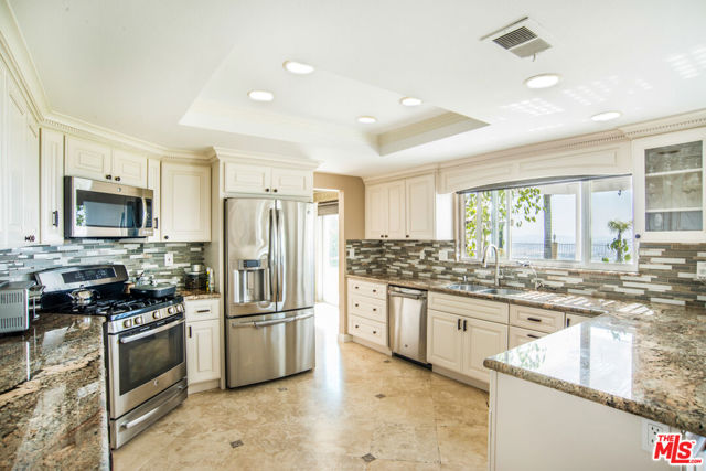 500 Topside Place, Diamond Bar CA: https://media.crmls.org/mediaz/98dac8f2-59e7-4e1e-8ebe-9c9a9911a4ab.jpg