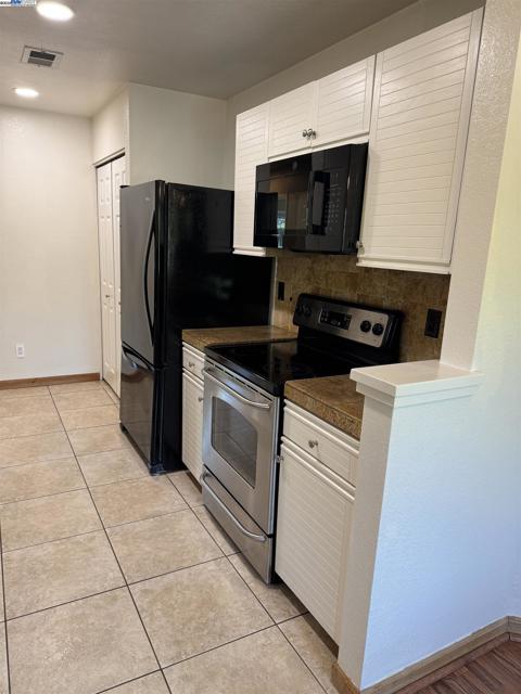 7765 Canyon Meadow Cir, Pleasanton CA: https://media.crmls.org/mediaz/98db3d95-f10f-4bdb-888a-28121e41b1f5.jpg