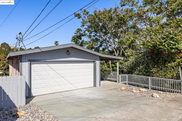 6251 Highland Ave, Richmond CA: https://media.crmls.org/mediaz/98dbac50-3999-4d1a-970d-bd3e75fdbed3.jpg