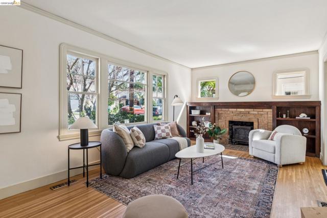 Image 4 of 32 For 2833 Morgan Avenue