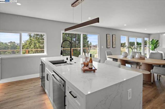 5277 Winifred Dr, Castro Valley CA: https://media.crmls.org/mediaz/98dc6be3-96e3-49b8-af68-f3e3e38bcd02.jpg