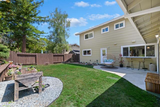 7606 Desertwood Ln, Pleasanton CA: https://media.crmls.org/mediaz/98dc978f-8374-4eb1-af21-a3daaa471275.jpg