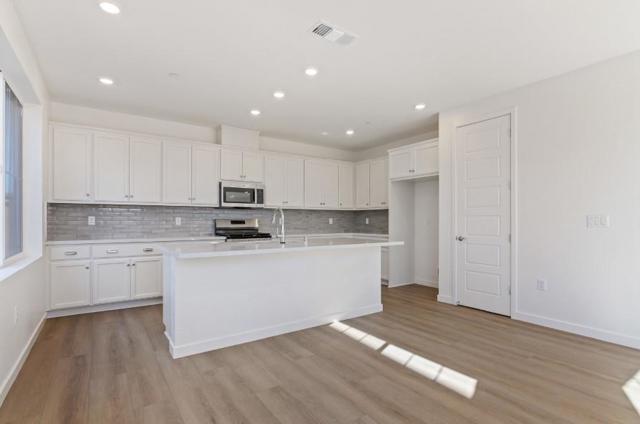 5709 Pathway Drive, Fairfield CA: https://media.crmls.org/mediaz/98dcb210-8181-45e0-a375-a8ecee87cf36.jpg