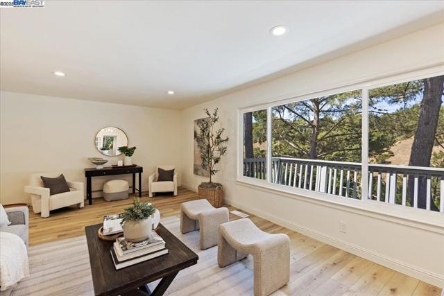 21 Muth Dr, Orinda CA: https://media.crmls.org/mediaz/98dcba08-290a-4540-9d75-936fcaea694a.jpg