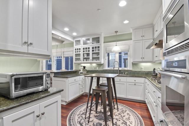 744 G Ave, Coronado CA: https://media.crmls.org/mediaz/98de3761-1cd6-449a-bde8-95c852f5a11b.jpg