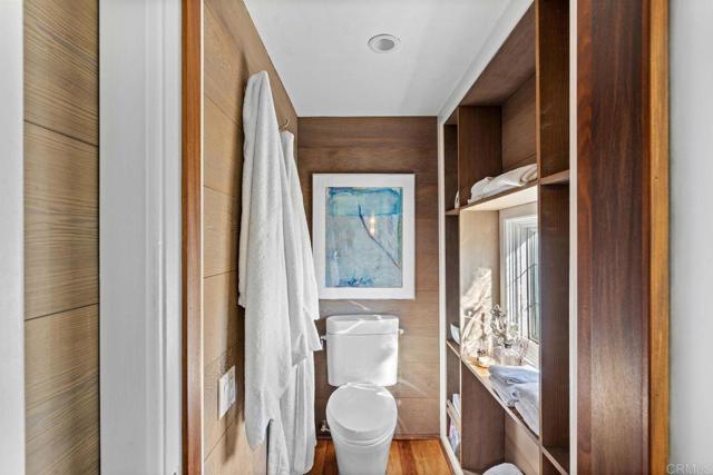 Detail Gallery Image 11 of 17 For 13027 via Latina, Del Mar,  CA 92014 - 4 Beds | 3 Baths