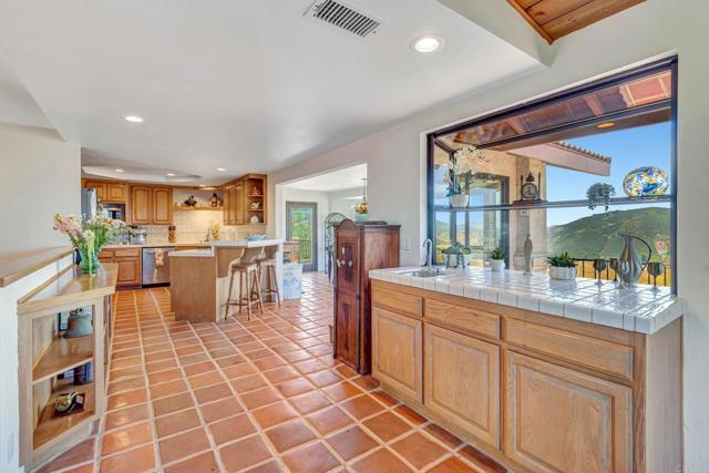 Detail Gallery Image 30 of 35 For 2702 Country Club Dr, Escondido,  CA 92029 - 4 Beds | 3 Baths