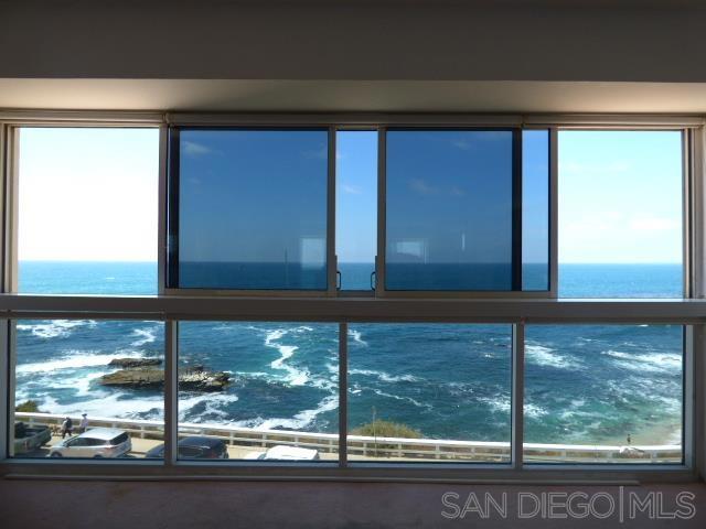 939 Coast Blvd, La Jolla CA: https://media.crmls.org/mediaz/98decdbf-c419-4fd0-9a3a-795b4a2392a9.jpg