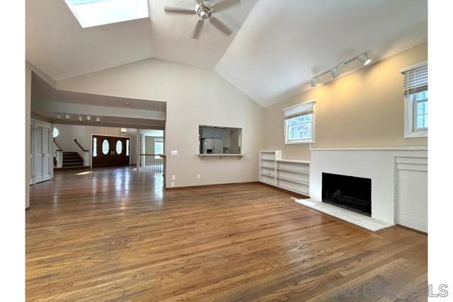 920 Country Club, Coronado CA: https://media.crmls.org/mediaz/98dedd72-c5ed-4d44-a478-d188f1780aef.jpg