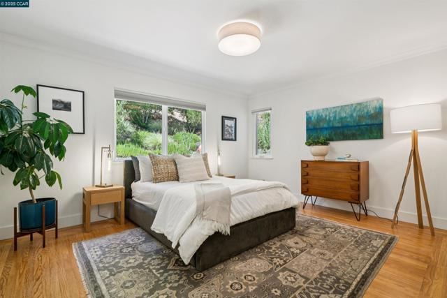 10 ICHABOD LANE, Orinda CA: https://media.crmls.org/mediaz/98df0b8d-8a8c-4f68-a002-d9576fcea28e.jpg