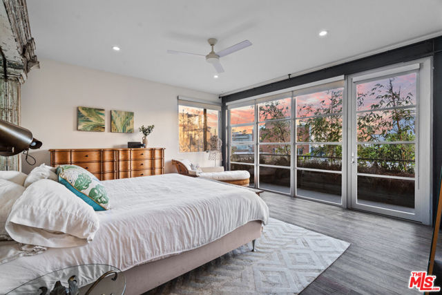 25 Brooks Avenue, Venice CA: https://media.crmls.org/mediaz/98df121d-3b68-4efa-b205-2b494169d9ba.jpg