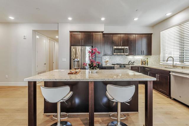 1028 Foster Square Lane, Foster City CA: https://media.crmls.org/mediaz/98df6810-9b44-489d-892b-d849b598e455.jpg