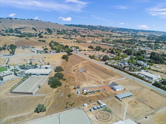 2055 Rucker Avenue, Gilroy CA: https://media.crmls.org/mediaz/98dfa790-8464-441c-8486-304274c165a2.jpg