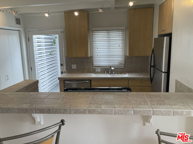 516 N San Vicente Boulevard, West Hollywood CA: https://media.crmls.org/mediaz/98e01371-c369-4db2-b23c-65a119307c1c.jpg