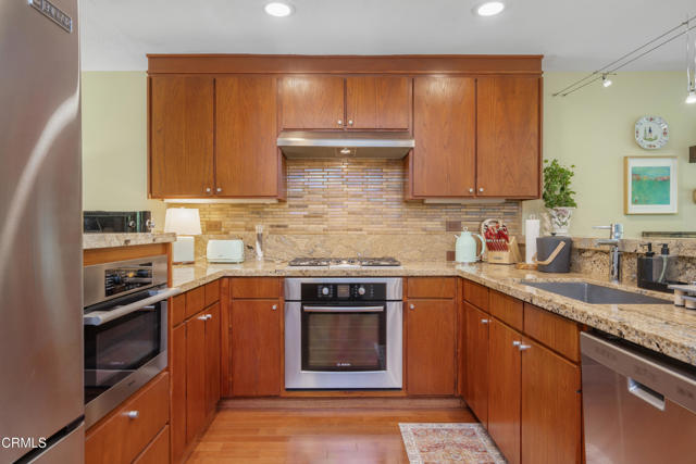 Detail Gallery Image 10 of 44 For 108 S Grand Ave, Pasadena,  CA 91105 - 3 Beds | 2/1 Baths