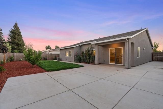 1340 Crimson Place, Manteca CA: https://media.crmls.org/mediaz/98e0c2cb-b805-466e-abdb-a33a9ad02c3c.jpg