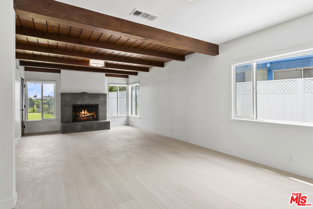 4444 Don Felipe Drive, Los Angeles CA: https://media.crmls.org/mediaz/98e1072a-14ed-44fe-a7e9-8fa389c09d73.jpg