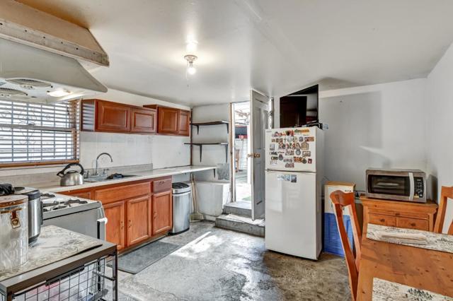 2819 E 23rd Street, Oakland CA: https://media.crmls.org/mediaz/98e14334-a885-41cc-9a58-465a32672fc6.jpg
