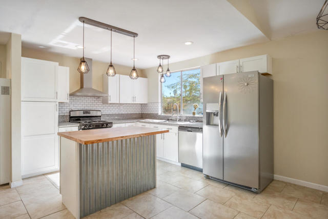 61619 Granada Drive, Joshua Tree CA: https://media.crmls.org/mediaz/98e1621a-03b9-4497-9d59-1efde05bb65f.jpg