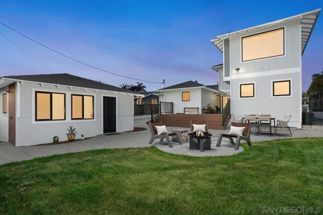 5301 Los Robles Dr, Carlsbad CA: https://media.crmls.org/mediaz/98e19321-aa73-4129-bc5a-4f86d163501b.jpg