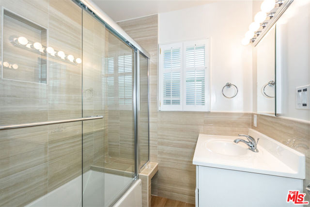 1876 Roscomare Road, Los Angeles CA: https://media.crmls.org/mediaz/98e20fb4-86e3-4945-866d-d31c5d34d568.jpg