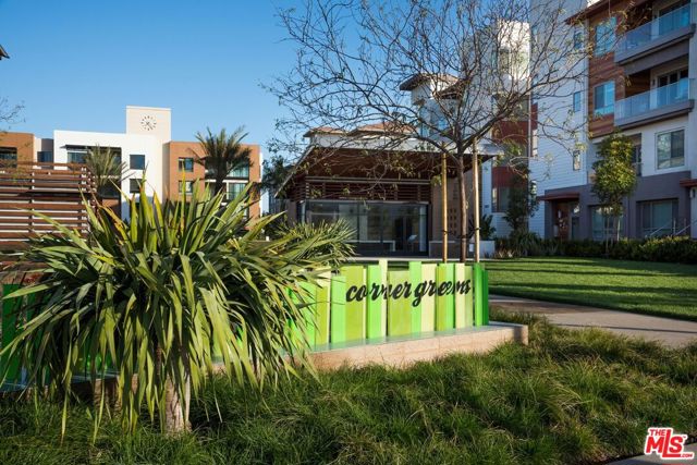 12975 Agustin Place, Playa Vista CA: https://media.crmls.org/mediaz/98e2348b-5cc0-4873-8b67-6bb68a87f139.jpg