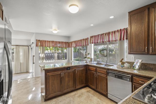 Detail Gallery Image 12 of 59 For 851 Osage Cir, Camarillo,  CA 93012 - 4 Beds | 2/1 Baths