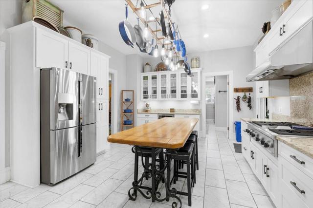 223 N Oregon Street, Yreka CA: https://media.crmls.org/mediaz/98e3595e-5b81-402a-9fbe-515536240a40.jpg