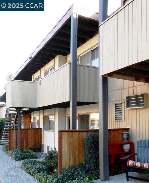 1195 Saranap Ave, Walnut Creek CA: https://media.crmls.org/mediaz/98e39186-2ce6-46c3-9d46-7ba2a0771e31.jpg