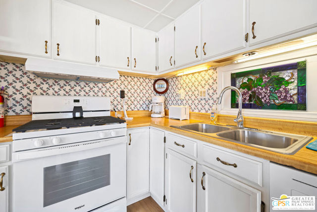 16740 Sunrise Road, Desert Hot Springs CA: https://media.crmls.org/mediaz/98e3bcf8-7436-480a-be20-18a075cfa59c.jpg