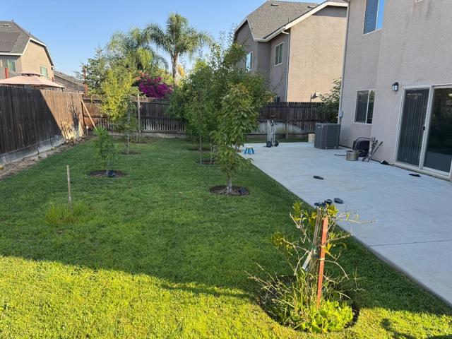 3329 N Shelly Avenue, Fresno CA: https://media.crmls.org/mediaz/98e42749-0095-42af-96c9-81e5ee439f30.jpg