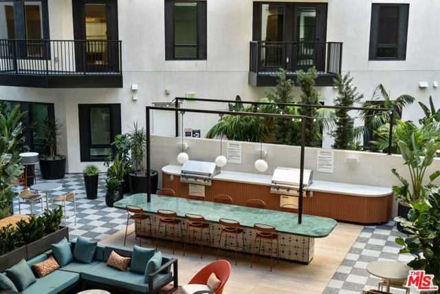 250 E Broadway, Long Beach CA: https://media.crmls.org/mediaz/98e47a03-a03a-494d-bd48-1d3355d5026f.jpg