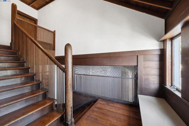 2000 CLINTON AVENUE, Alameda CA: https://media.crmls.org/mediaz/98e4f50b-88fb-491c-a95f-0d42cd6f464d.jpg