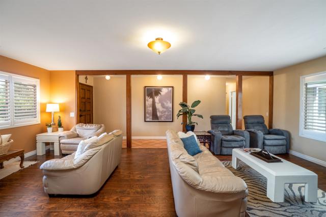 2826 Calle De Malibu, Escondido CA: https://media.crmls.org/mediaz/98e51dc4-8608-4817-9081-a7b4fd00e1b3.jpg