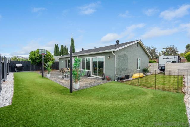 13637 Los Olivos Ave, Poway CA: https://media.crmls.org/mediaz/98e542b2-7b0e-4309-b1a6-c0efd98daeb2.jpg