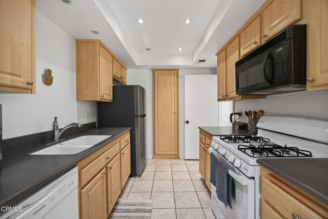 Detail Gallery Image 13 of 39 For 202 N Carrillo Rd #E,  Ojai,  CA 93023 - 2 Beds | 1/2 Baths