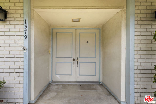 1379 Acapulco Avenue, Simi Valley CA: https://media.crmls.org/mediaz/98e5933e-4955-48ff-8e1d-07bafbc0b855.jpg