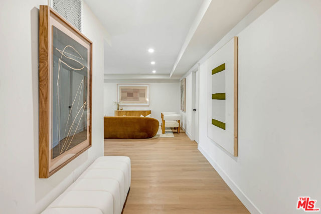 350 N Palm Drive, Beverly Hills CA: https://media.crmls.org/mediaz/98e5fe56-957c-4219-8145-109ce80fd47c.jpg