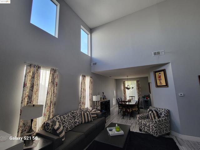 Image 3 of 32 For 1071 Stonecrest Drive