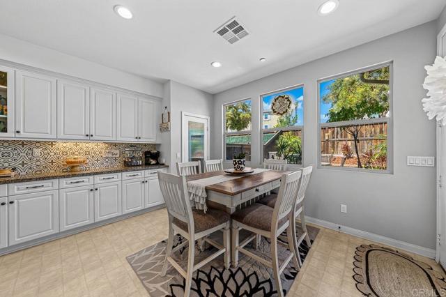 Detail Gallery Image 5 of 25 For 1115 Calle Oroblanco #3,  Chula Vista,  CA 91913 - 3 Beds | 3 Baths