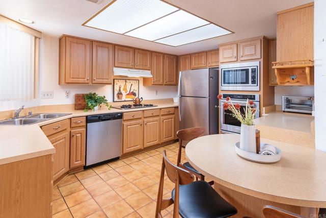 Detail Gallery Image 16 of 48 For 634 via Santa Cruz, Vista,  CA 92081 - 2 Beds | 2 Baths