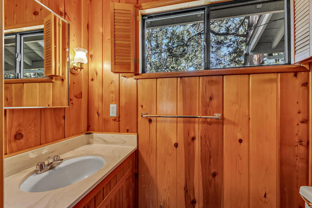 52551 Pine Ridge Road, Idyllwild CA: https://media.crmls.org/mediaz/98e6a73d-4539-4786-9ded-2070e45e4482.jpg