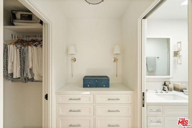 Image 45 of 72 For 705 Palisades Beach Road