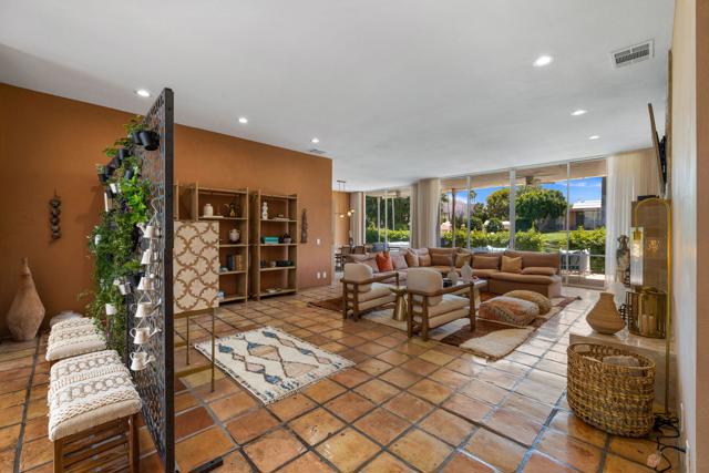 Image 11 of 37 For 73571 El Hasson Circle