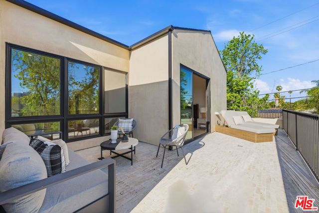 5 Bed Home for Sale in Encino, California