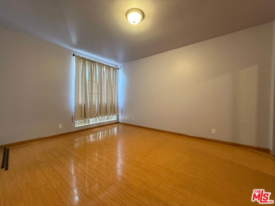 https://media.crmls.org/mediaz/98e75c0a-1c2a-4e3f-bfea-ad461e40ce85.jpg?preset=X-Large