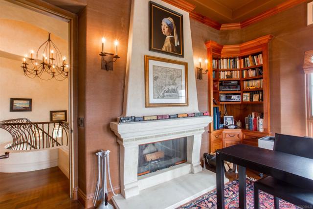 7206 Aviara Drive, Carlsbad CA: https://media.crmls.org/mediaz/98e7860d-d9b5-4e36-bea1-f11c96652869.jpg